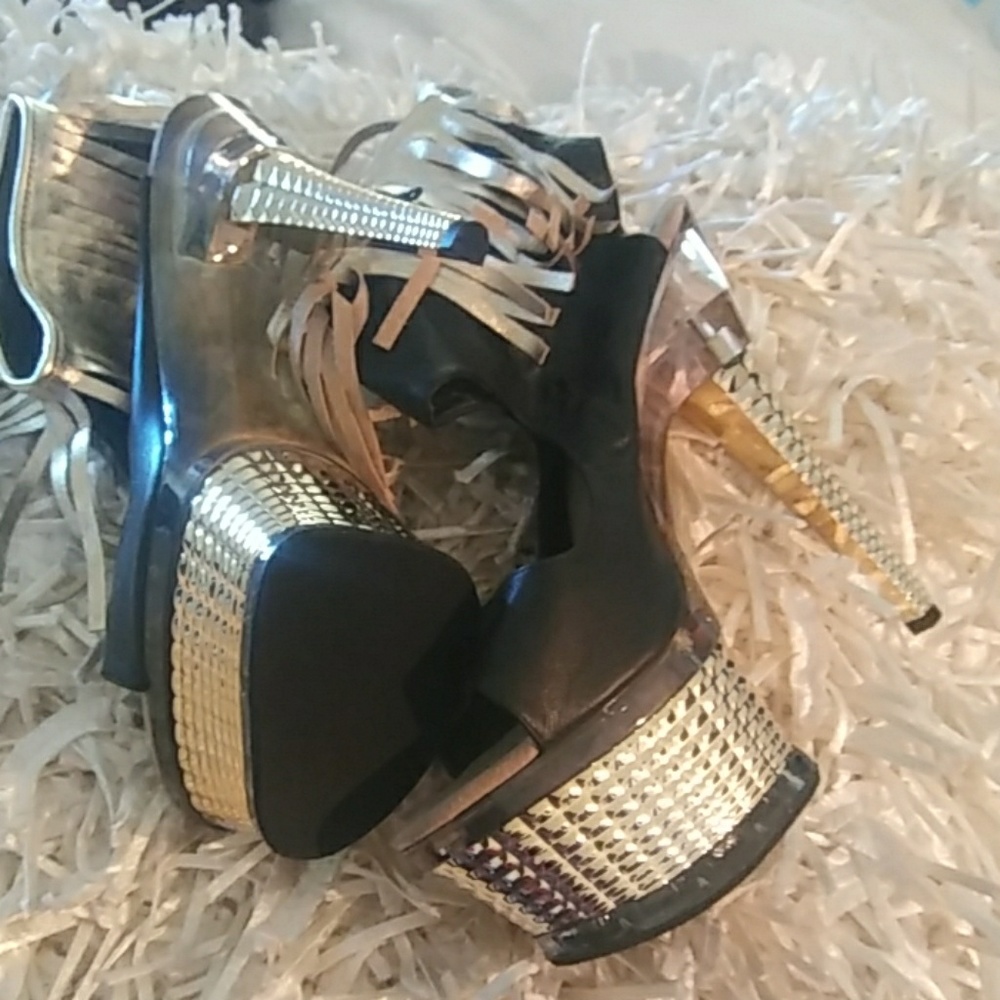 Shoes - Picture 5 of 5